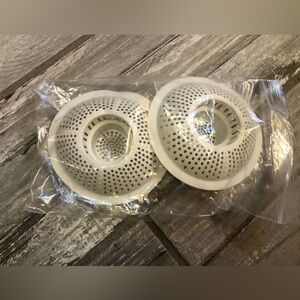 Bath tub strainers